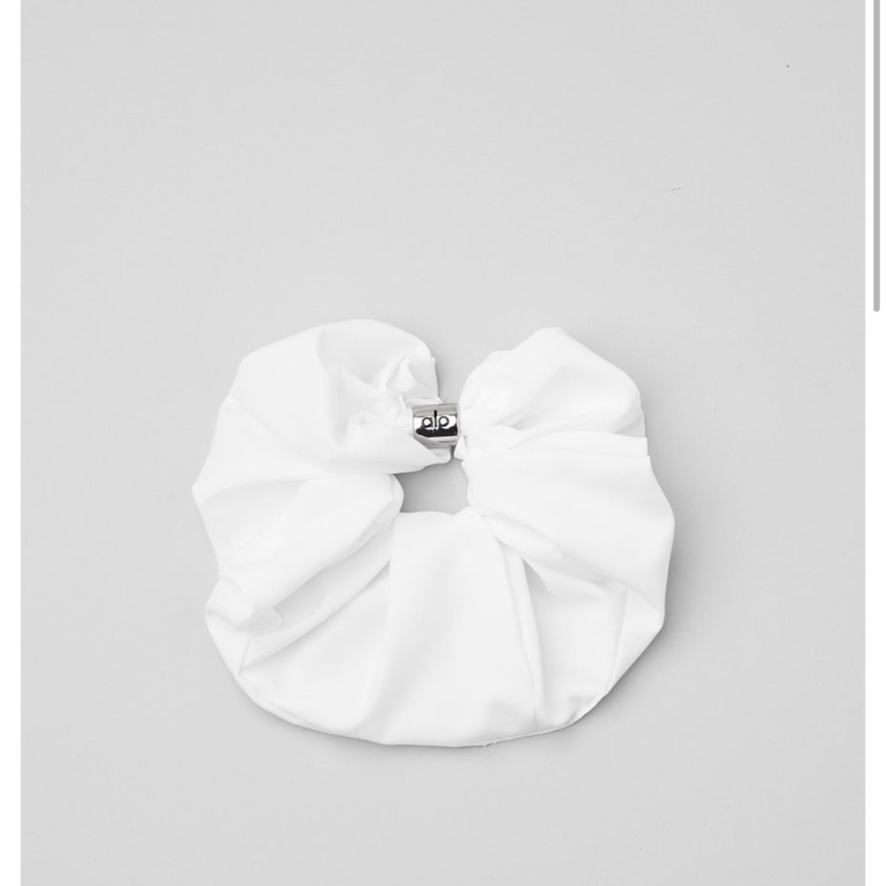 ALO Yoga Bead It Oversized Scrunchie